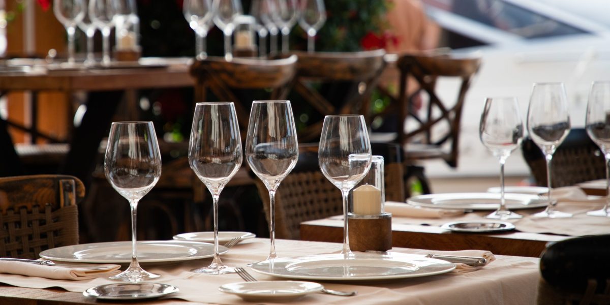 Gigantul tech testează roboți-chelneri în restaurante: Revoluție în farfurie