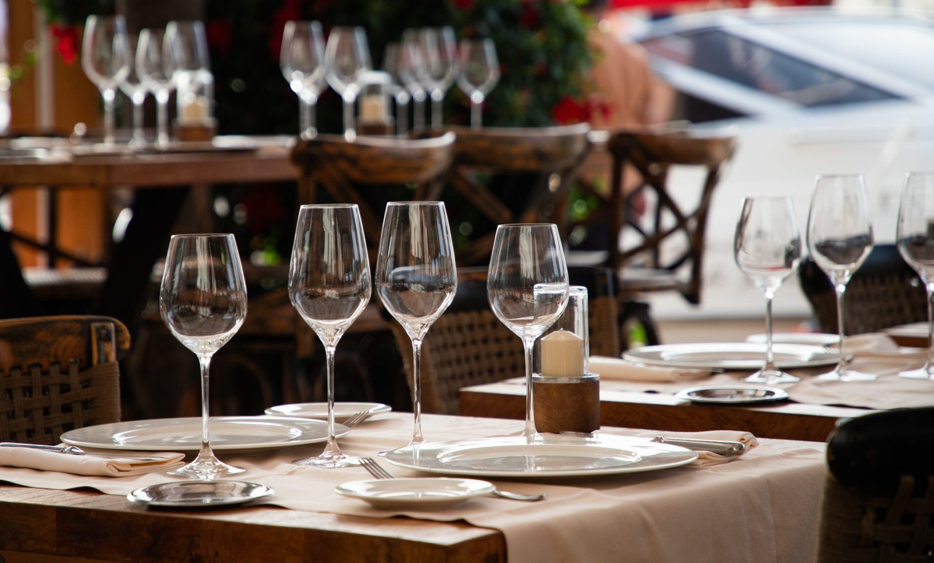 Gigantul tech testează roboți-chelneri în restaurante: Revoluție în farfurie