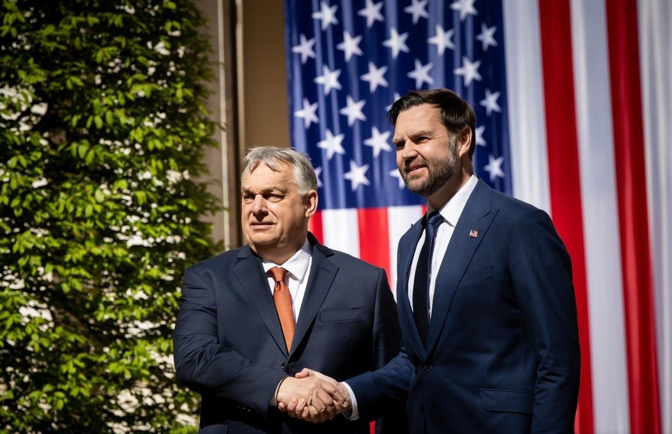 Vicepreședintele american a criticat amestecul „rușinos” al UE în alegerile din Ungaria Vicepreședintele Statelor Unite ale Americii a criticat marți, la Budapesta, ceea ce a numit un amestec „rușinos” al Uniunii Europene în procesul electoral din Ungaria