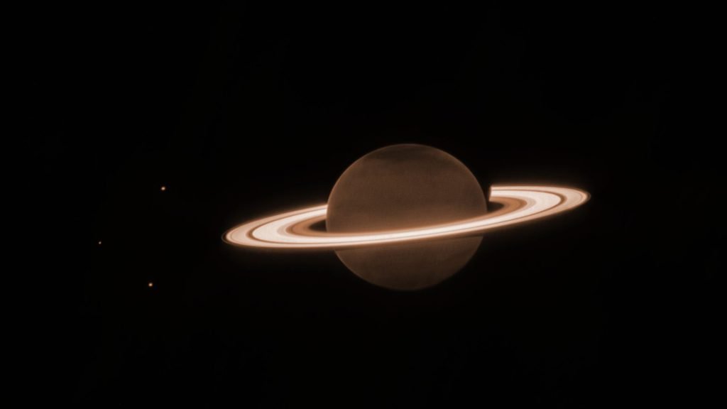 Un nou studiu avansează ipoteza că inelele lui Saturn s-au format în urma dezintegrării unei luni dispărute, numită „Chrysalis”, acum aproximativ 100 de milioane de ani