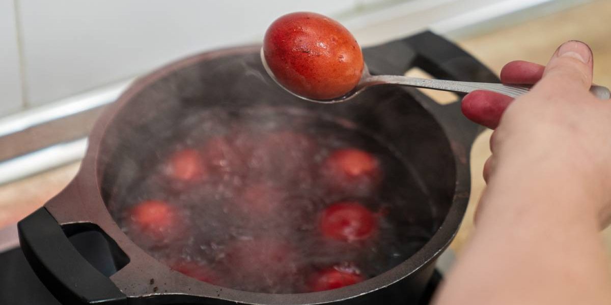 Piatră în stomac după ouăle de Paște? Semnele indigestiei, dezvăluite