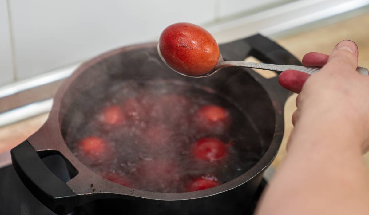 Piatră în stomac după ouăle de Paște? Semnele indigestiei, dezvăluite