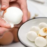 Albușul cu aspect ciudat: Aruncă oul imediat. Pericol de bacterii