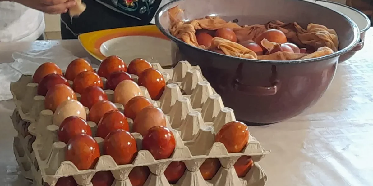 Ouă eco, coapte în tradiție la Mănăstirea Timișeni: Peste 1000!