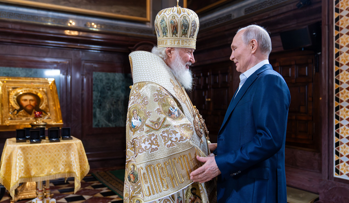 Propaganda rusă infiltrată în spațiul religios și politic al României: rolul clerului, liderilor extremiști și influenței din spatele scenei De mai mulți ani, România se confruntă cu o crescendă a influenței propagandei ruse în spațiul public, nu doar prin canalele oficiale, ci și prin rețele clandestine și figuri cheie din domeniul religios și politic