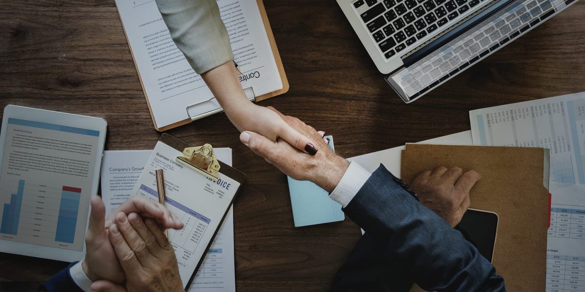 people-3295555_1920.jpg - StiriAlese