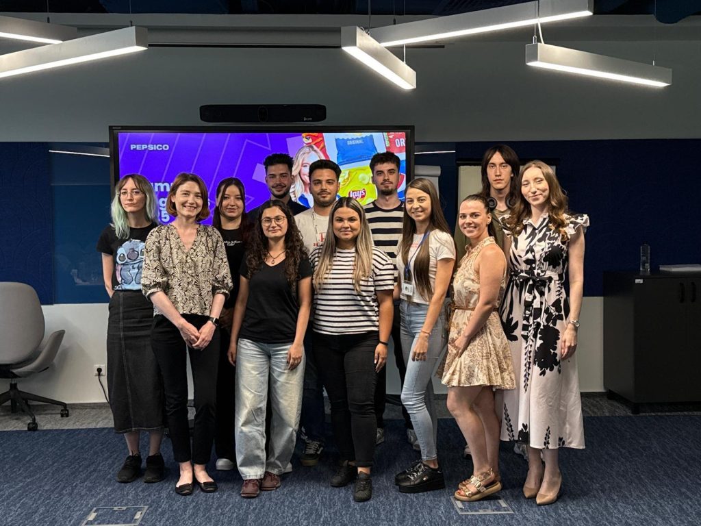 Tineri ingineri, VESTE BUNĂ: Pepsi oferă internship-uri PLĂTITE în fabrici