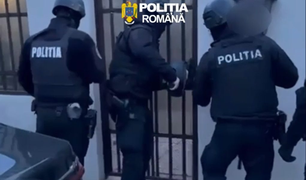 București: Doi bărbați și-o femeie, prinși la furat. Ce au făcut?