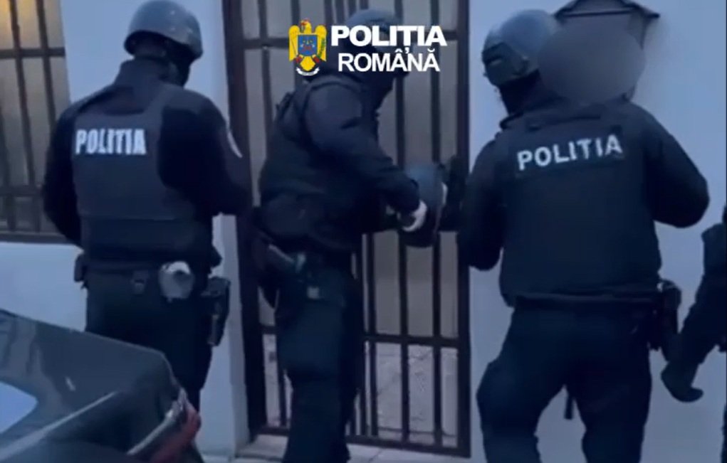 București: Doi bărbați și-o femeie, prinși la furat. Ce au făcut?