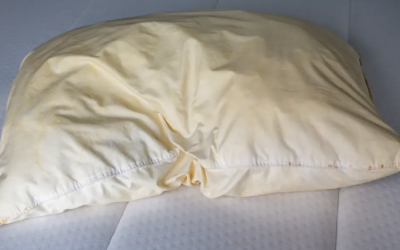 Adevărul ascuns: De ce se îngălbenesc pernele și ce riscuri ascund