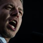 Péter Magyar, politicianul ungar care se pregătește să preia conducerea guvernului, a criticat dur relația dintre Viktor Orbán și liderul AUR, George Simion, aducând în discuție trecutul controversat al acestuia din urmă