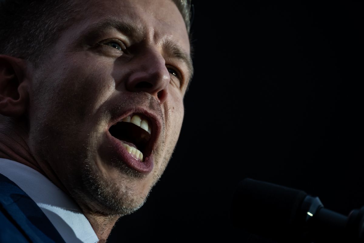 Péter Magyar, politicianul ungar care se pregătește să preia conducerea guvernului, a criticat dur relația dintre Viktor Orbán și liderul AUR, George Simion, aducând în discuție trecutul controversat al acestuia din urmă