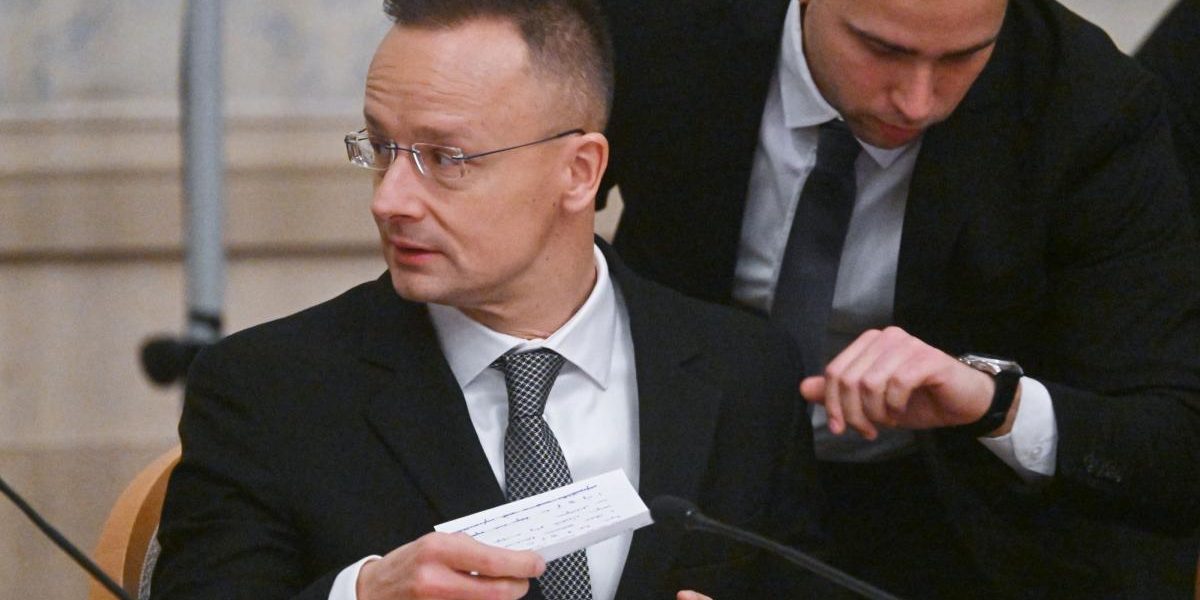 Peter Szijjarto, acuzat: Distruge documente secrete despre sancțiunile Rusiei