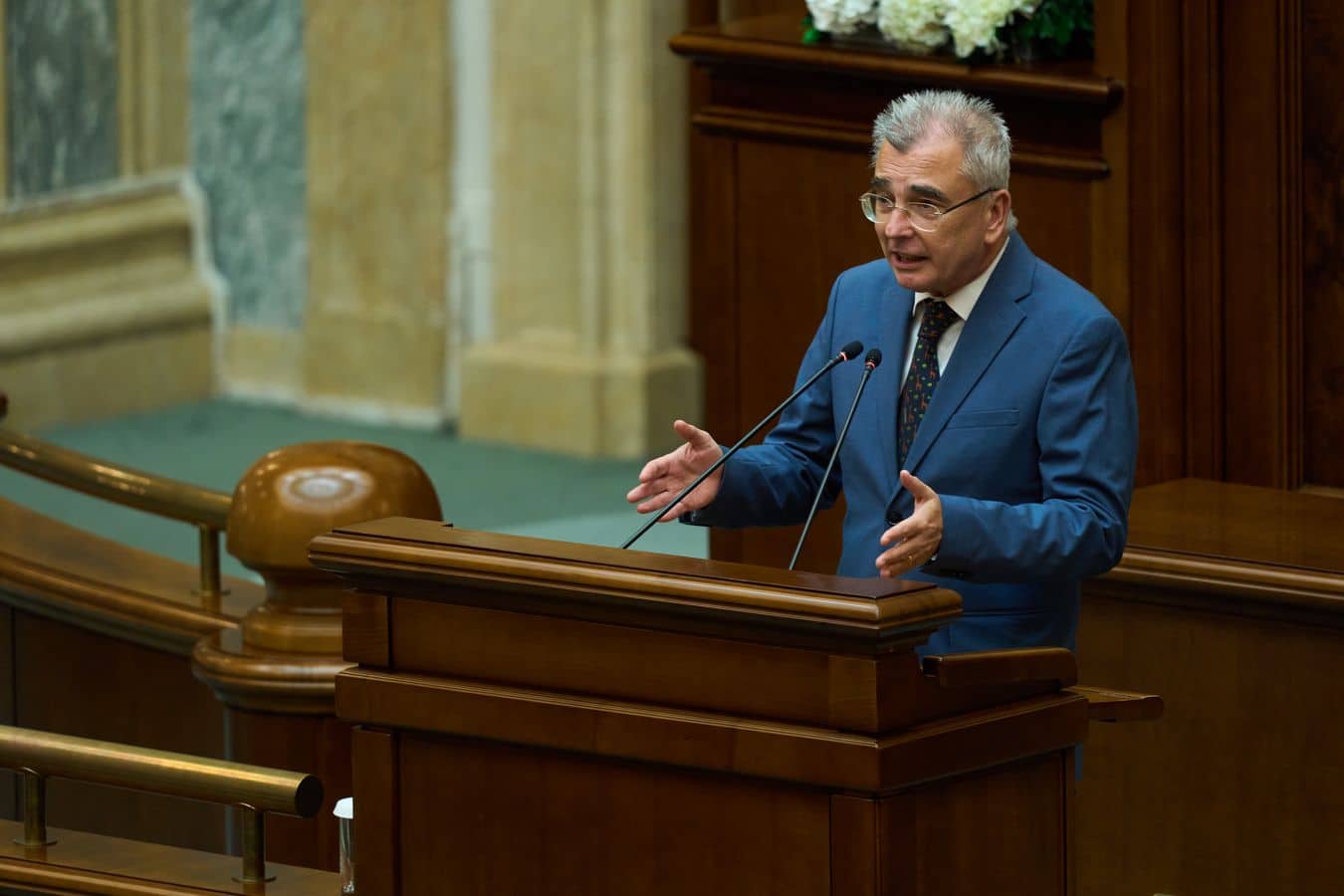 Bolojan, pe marginea prăpastiei: Scădere economică și inflație de 10%, nu cearta cu Grindeanu!