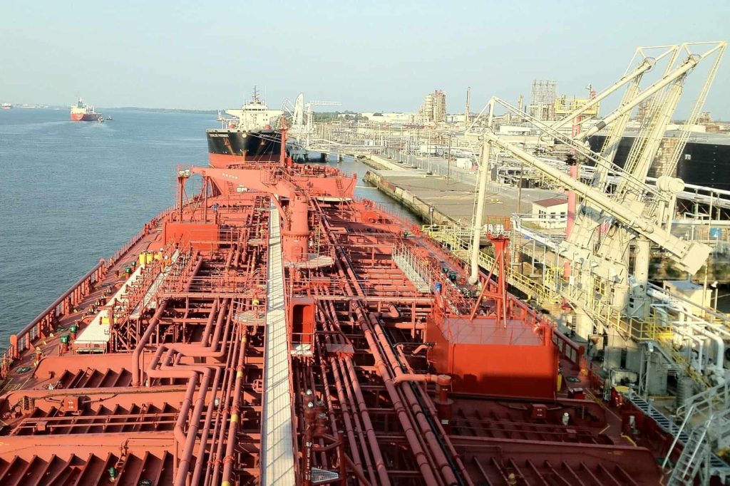 Iranul a închis Strâmtoarea Hormuz, la mai puțin de o zi după armistițiul cu SUA Iranul a anunțat o nouă închidere a Strâmtorii Hormuz, o mișcare care vine la mai puțin de 24 de ore după ce țara a convenit asupra unui acord de armistițiu cu Statele Unite ale Americii