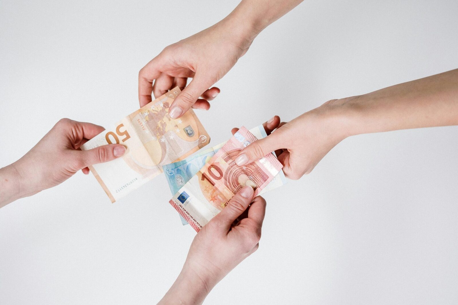 UE dă lege anticorupție: Amenzi colosale și pedepse minime obligatorii
