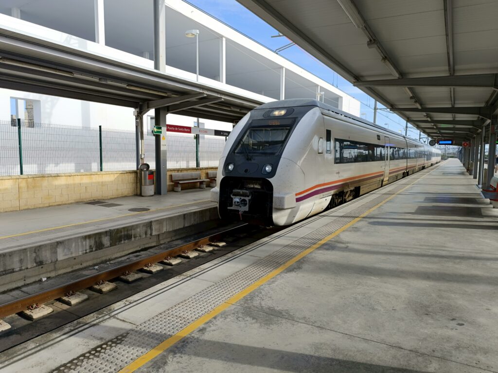 Tineri europeni, pregătiți-vă de aventură! Comisia Europeană oferă 40.000 de bilete gratuite de tren pentru a explora Europa în cadrul programului DiscoverEU