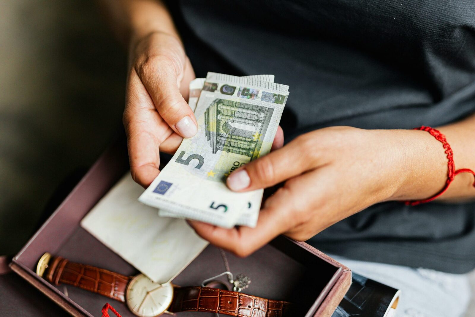 Românii, despăgubiți cu 173.000 euro pentru produse și servicii defectuoase