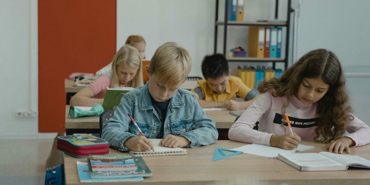 Burse înainte de Paște? Răspunsul autorităților îi va dezamăgi pe elevi