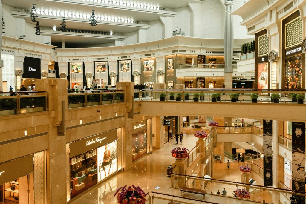 Mall-ul UNIC deschis de Paște: Unde poți merge la cumpărături în România