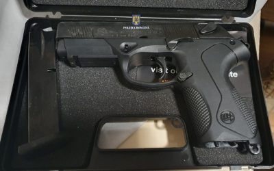 Arădeancă prinsă în flagrant! Voia 300 de euro pe un pistol vândut online