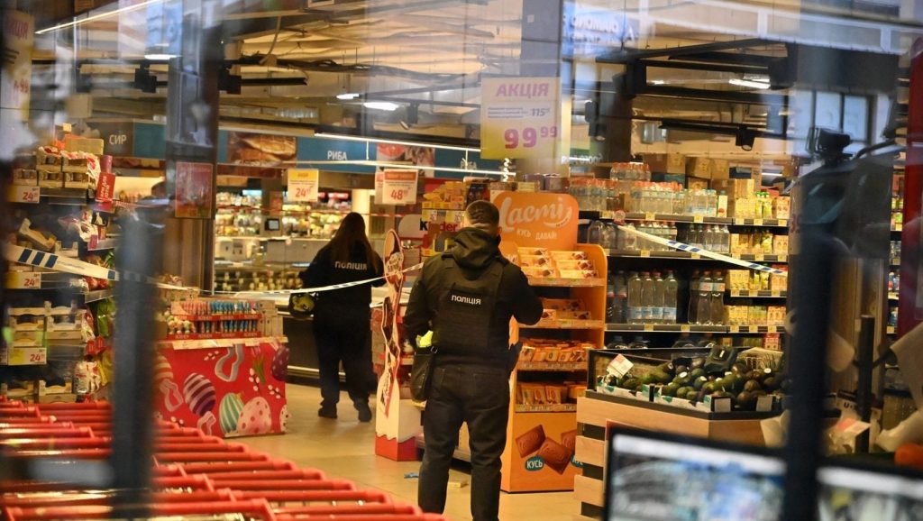 Incendiu, apoi foc pe stradă: Criminalul a semănat teroare