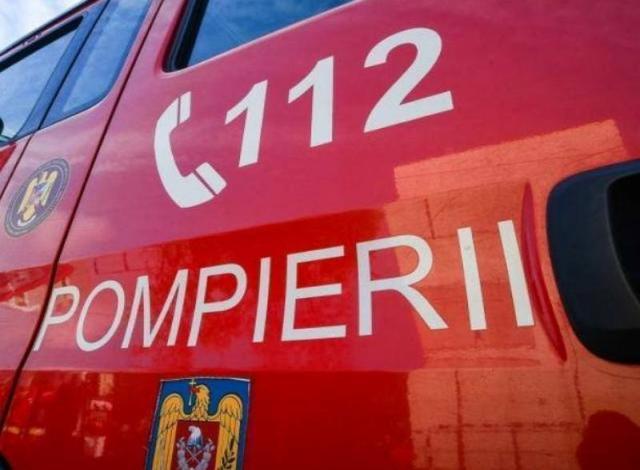 Incendii în Constanța: Zece evacuați și o femeie, la spital, după intoxicație