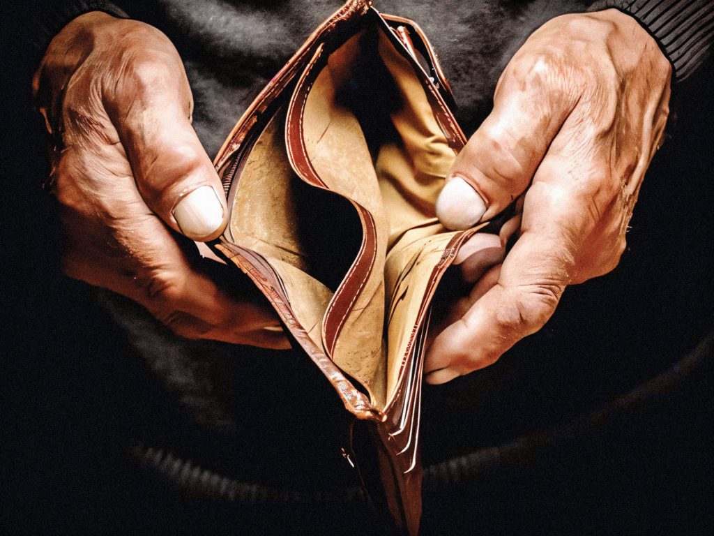 Inflația lovește puternic! România, aproape de 10% și frânează creșterea