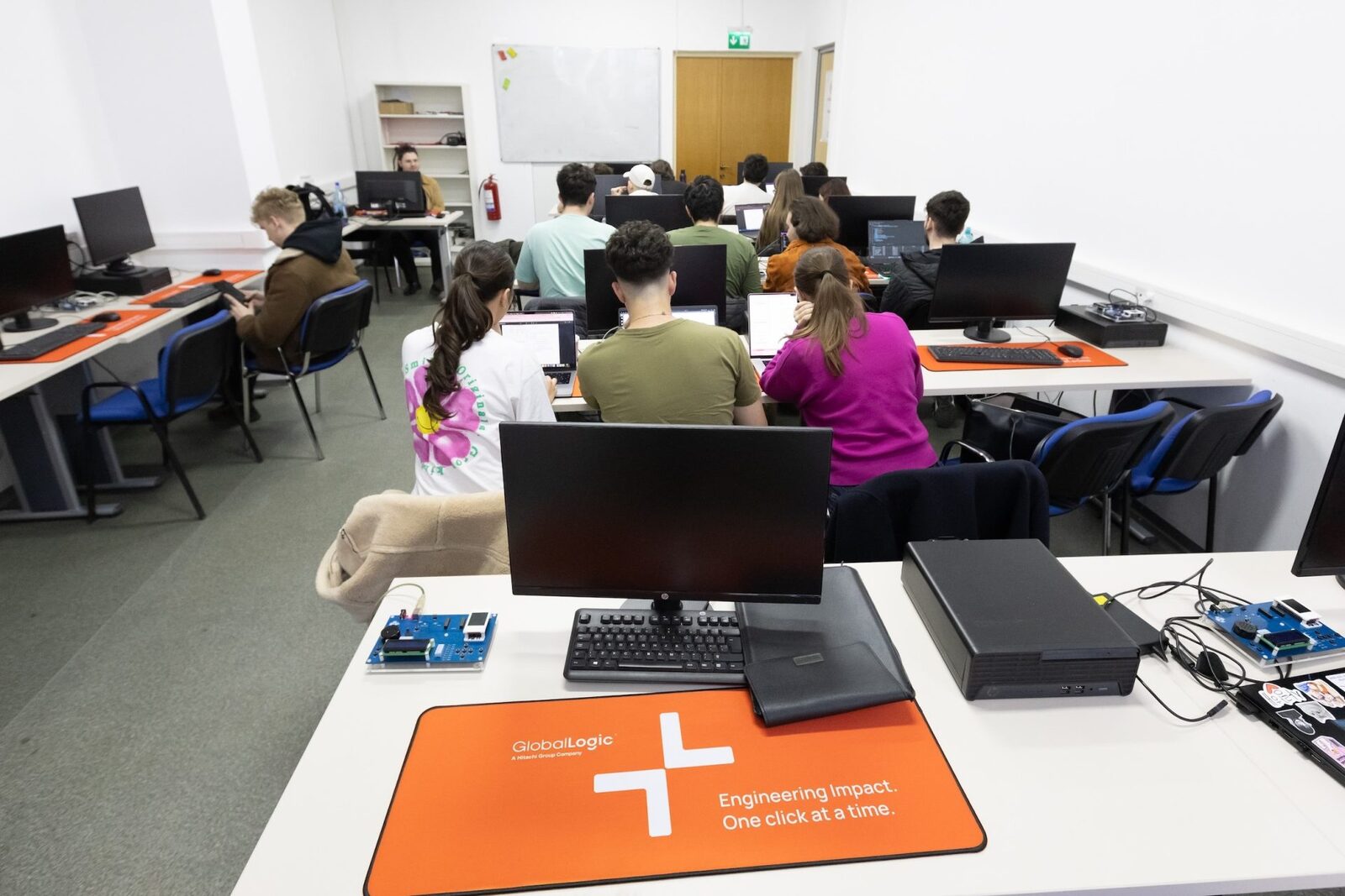 Laboratoare noi, dotări moderne la Facultatea de Automatică și Calculatoare din București