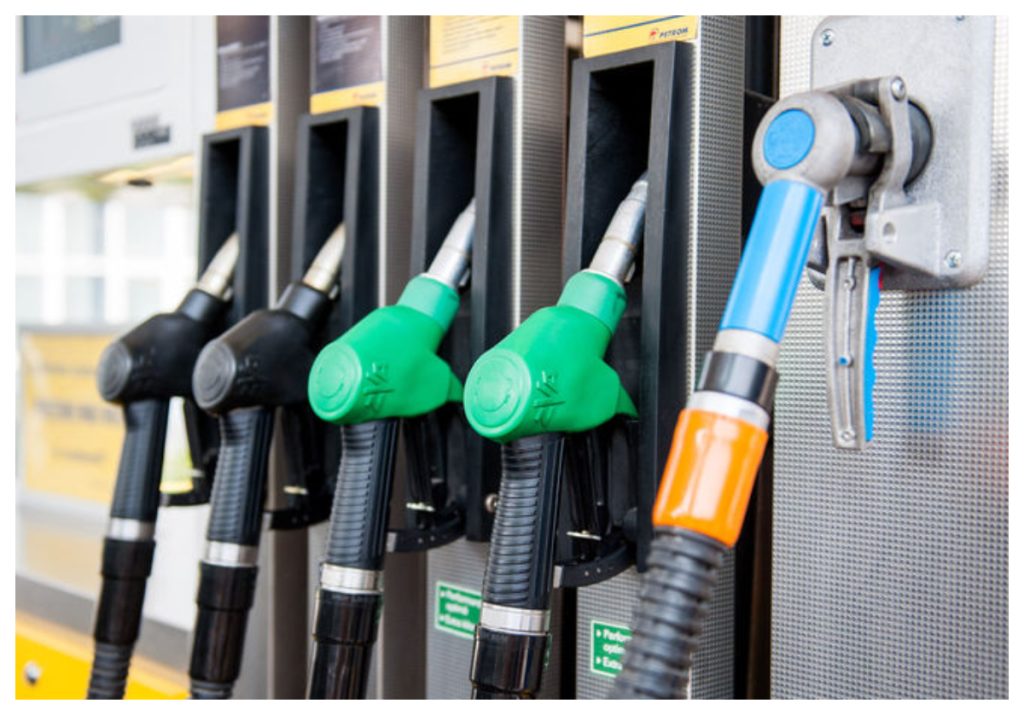 Benzina și motorina, iarăși la prețuri record. Află costurile la Petrom, Rompetrol și MOL