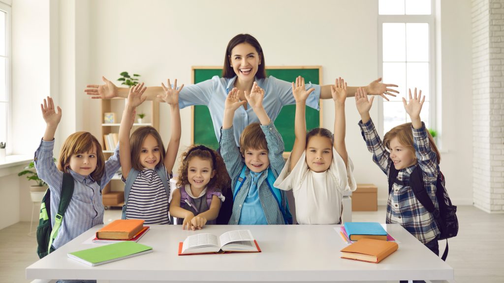 Profesor debutant, umilit de salariu: Câștigă sub un casier! Legea, o glumă în România