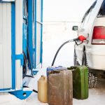 Poți să iei combustibil în canistră de la benzinărie? Reguli clare pentru șoferi