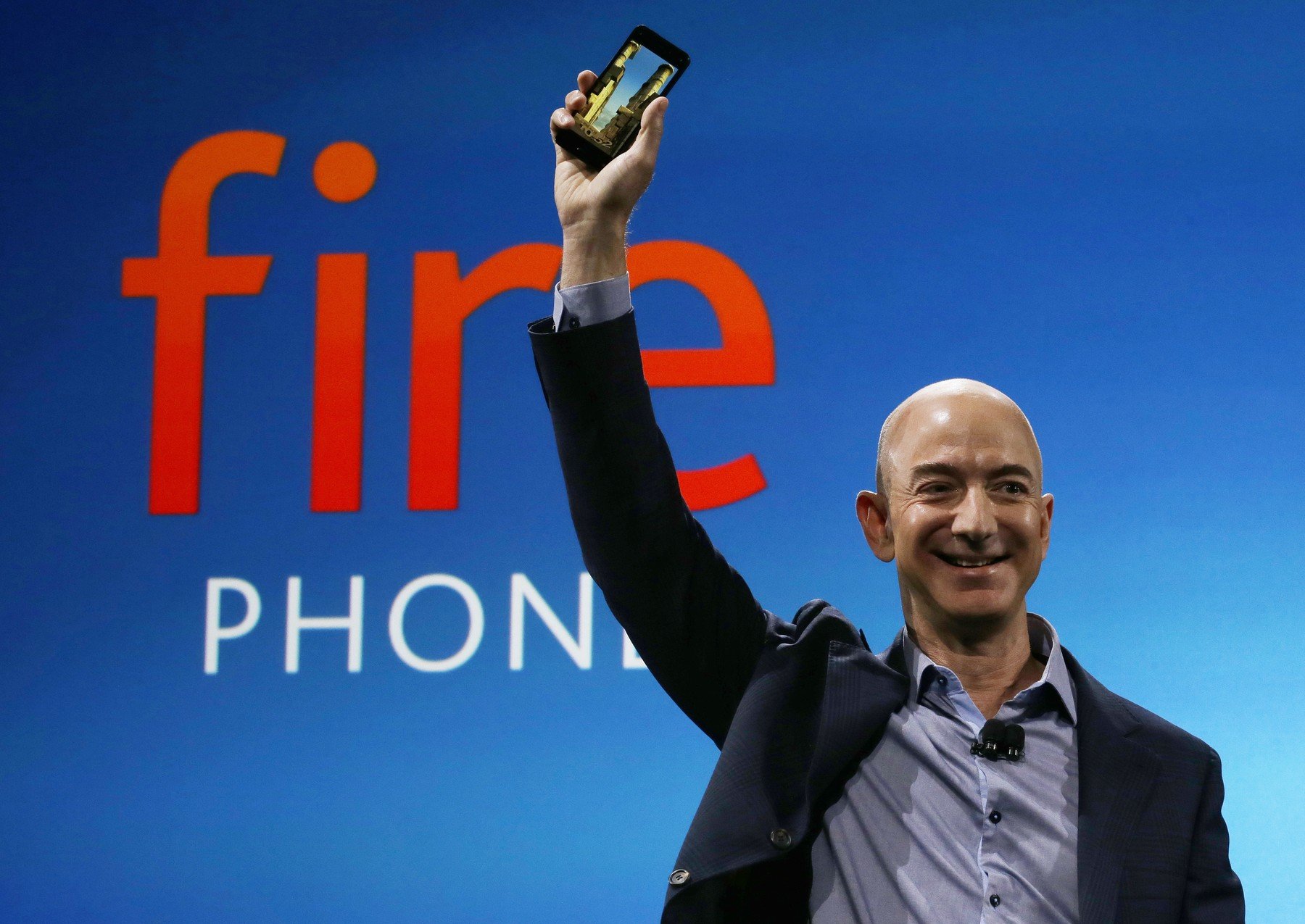 Amazon revine pe piața smartphone-urilor cu un nou proiect, după eșecul Fire Phone din 2014 Amazon pare pregătit să reînceapă cursa smartphone-urilor, în ciuda unui istoric marcat de un eșec răsunător