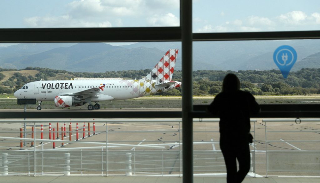 Avionul cu „taxă” ascunsă: Călătorii, puși să plătească mai mult din cauza scumpirii kerosenului