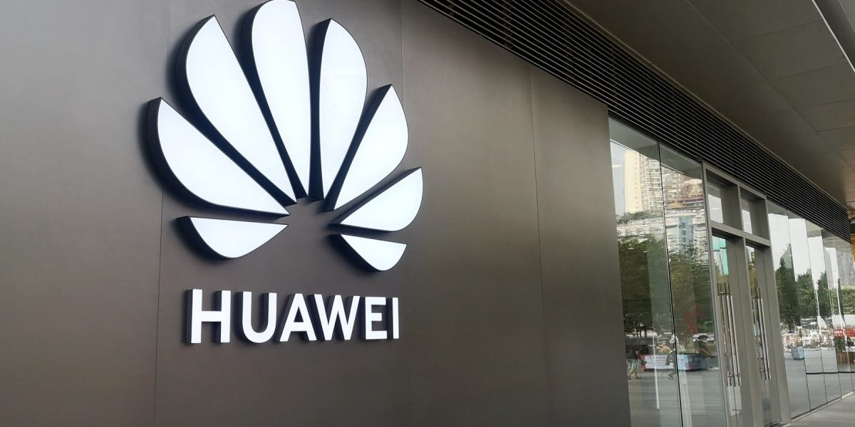 Huawei dă lovitura: Noul telefon pliabil le bagă pe Apple și Samsung în corzi