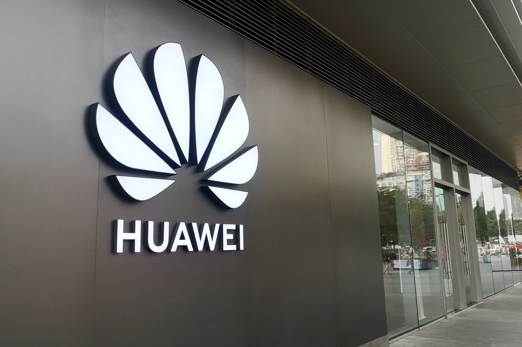 Huawei dă lovitura: Noul telefon pliabil le bagă pe Apple și Samsung în corzi