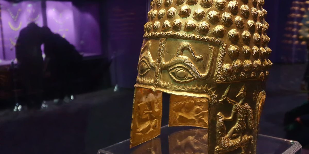 Coiful de AUR de la Cotofenești, recuperat de autoritățile olandeze, confirmă începutul sfârșitului pentru jaful de la Muzeul Drents Întreaga comunitate culturală din România și nu numai trăiește cu speranța unui deznodământ favorabil după ce poliția olandeză a anunțat recuperarea coifului de AUR de la Cotofenești, considerat un simbol al patrimoniului dac