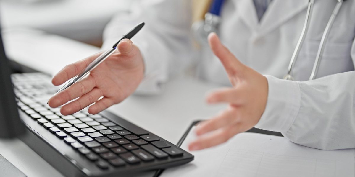 Concediul medical poate fi luat în calcul pentru vechimea în muncă, ce spun noile reguli