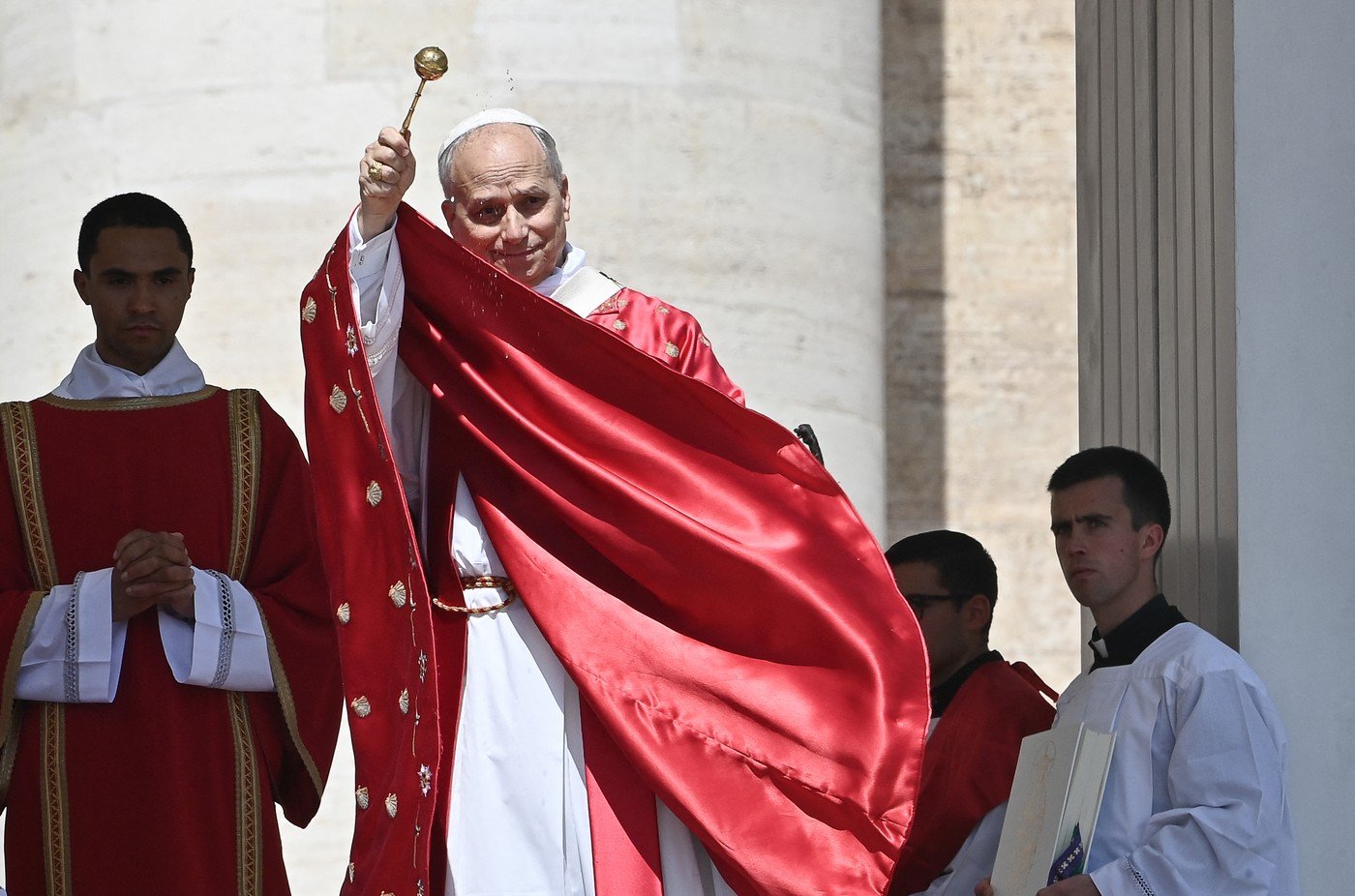 Trump, atac la Papa Francisc: Îi prefer pe-ai lui, e MAGA!