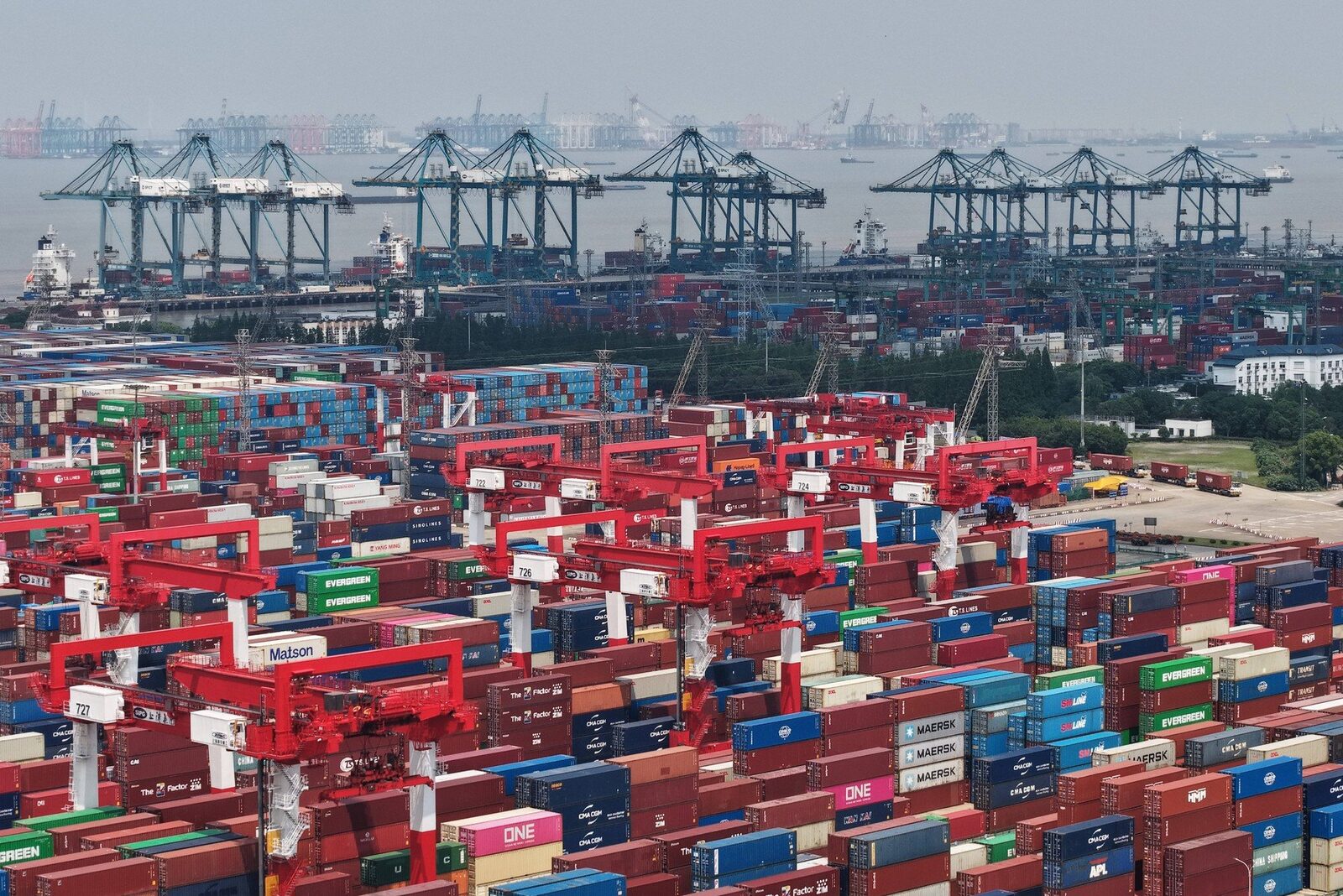 Motorul de exporturi al Chinei, în derivă: ce pierd SUA și Europa