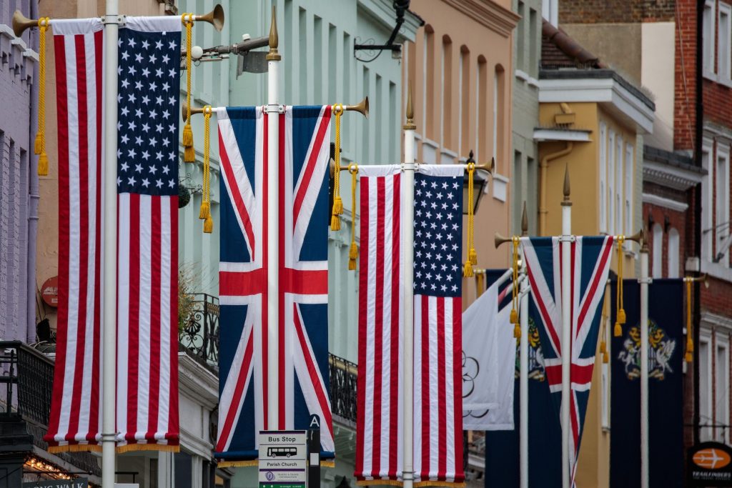 Trump, furios pe Marea Britanie: Rupe acordul comercial din cauza Iranului?