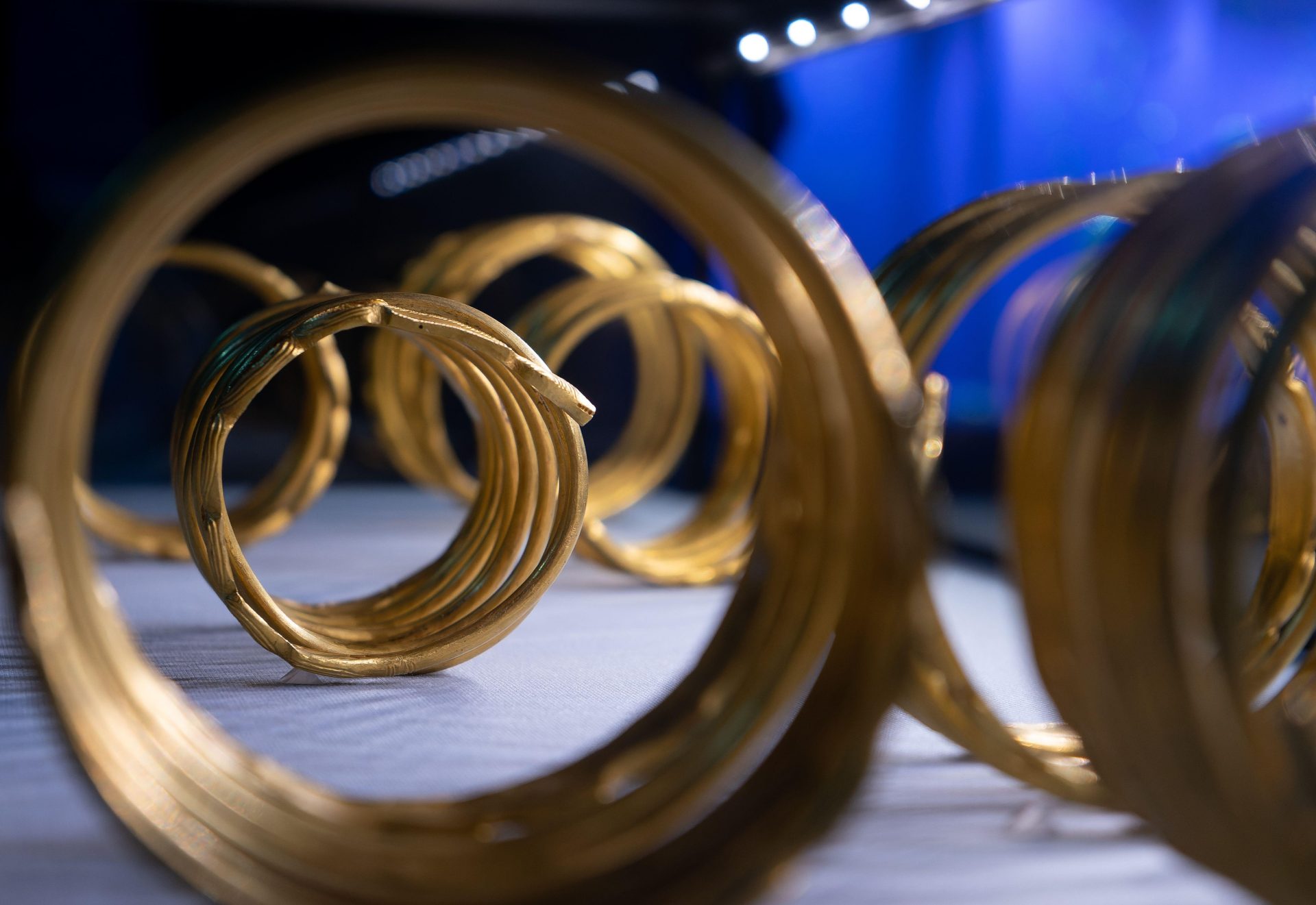 Recuperarea celor patru artefacte dacice furate de la Muzeul Drents din Olanda, inclusiv faimosul Coif de la Cotofenești și cele trei brățări din AUR, a fost confirmată oficial de autoritățile olandeze, după aproape un an de la incidentul comis