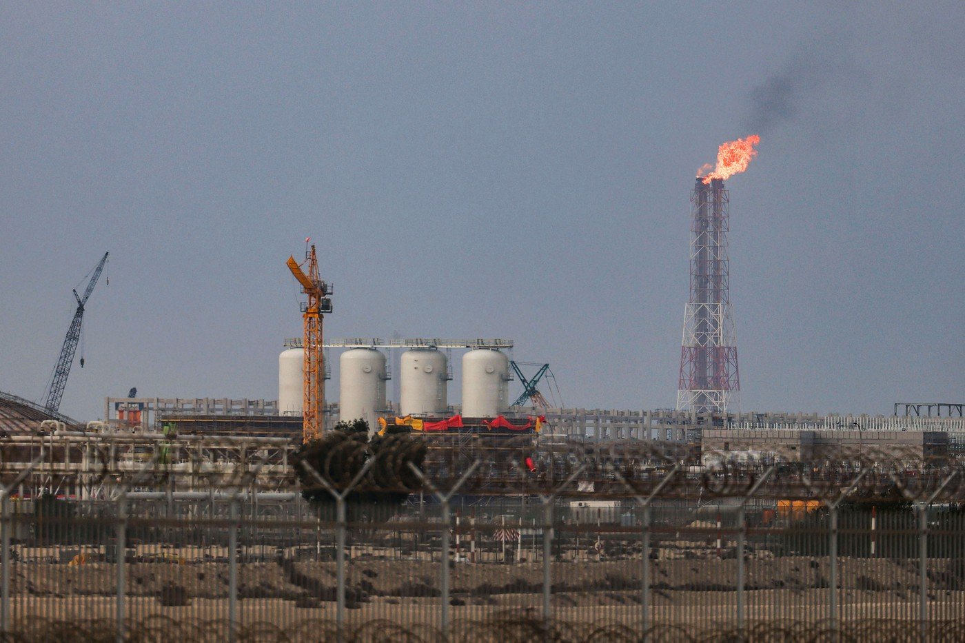 Un detaliu tehnic crucial, menționat aproape în treacăt de economistul șef al BERD, dezvăluie amploarea crizei energetice: infrastructura afectată va necesita între trei și cinci ani pentru a fi readusă la capacitate maximă