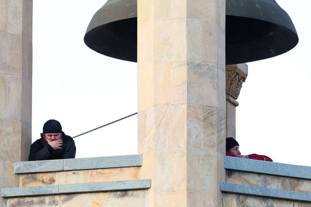 Clopotar, în comă după ce clopotul i-a zdrobit capul la Bacău