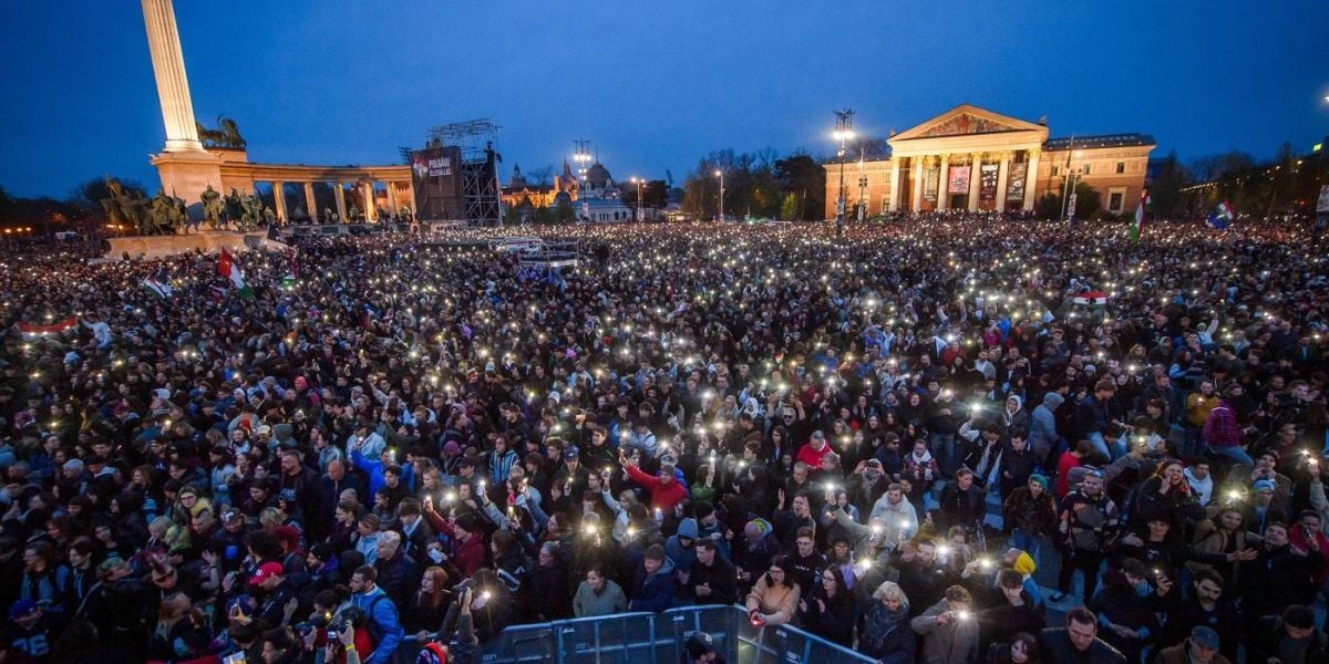Maghiari, furia pe Orban: Peste 100.000 la un mega-concert!