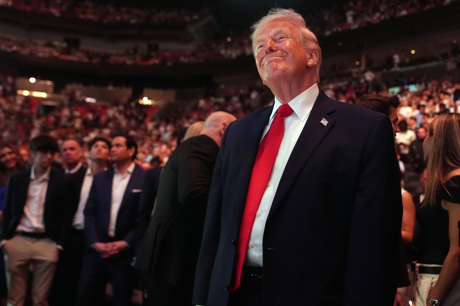 Cum au făcut milioane pariind pe Donald Trump: Scurgeri dinaintea anunțurilor?
