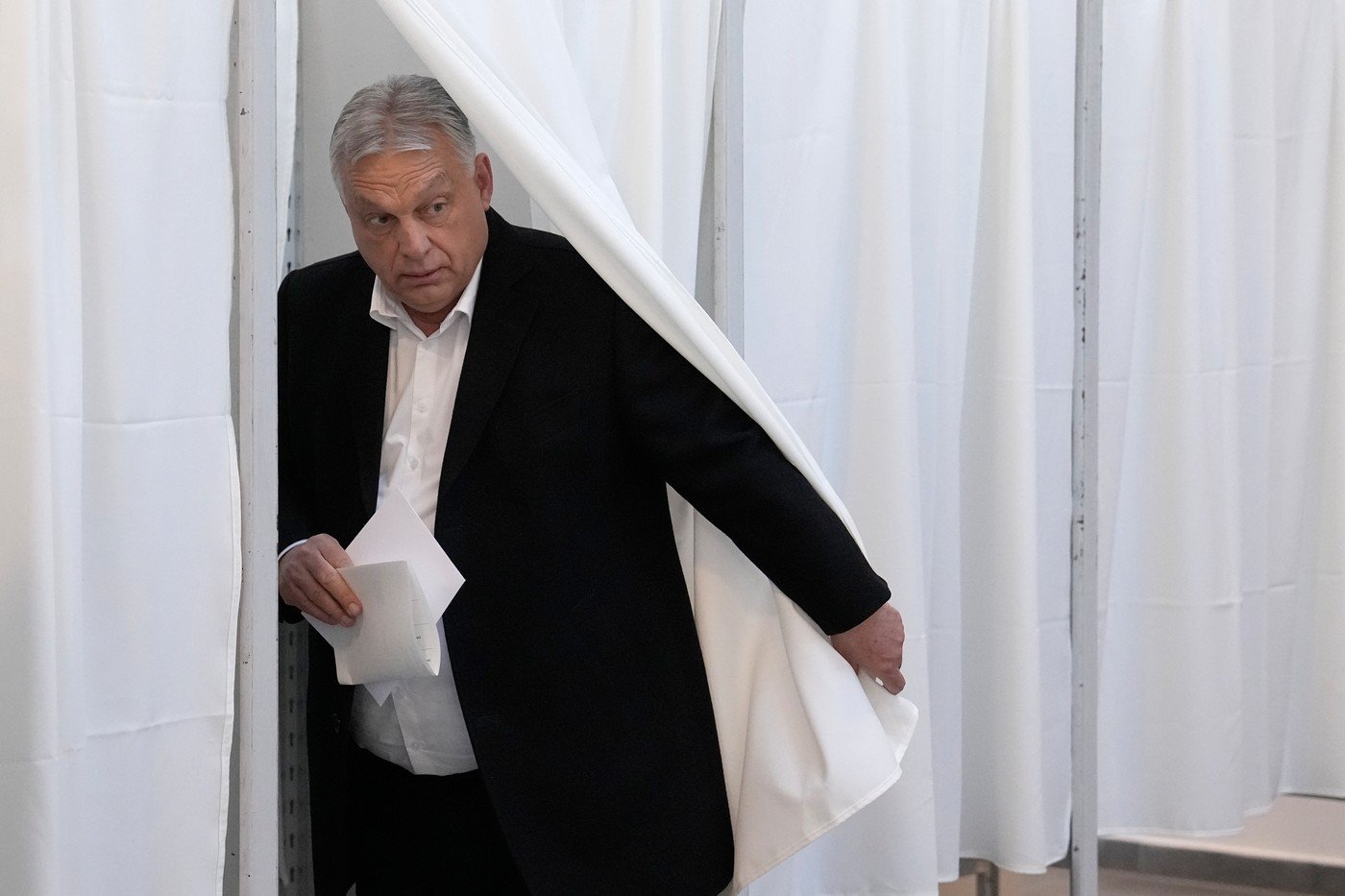 Orban: Alegerile, „democratice”. Opoziția Tisza, pe val, arată sondajele