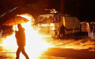 Ciocniri violente la Tirana: 20 de arestări și 3 parlamentari spitalizați