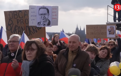 Mii de elevi și studenți protestează la Praga pentru radioul și TV publice