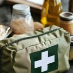 Criză: ce alimente critice NU trebuie să lipsească din bagaj, la nevoie